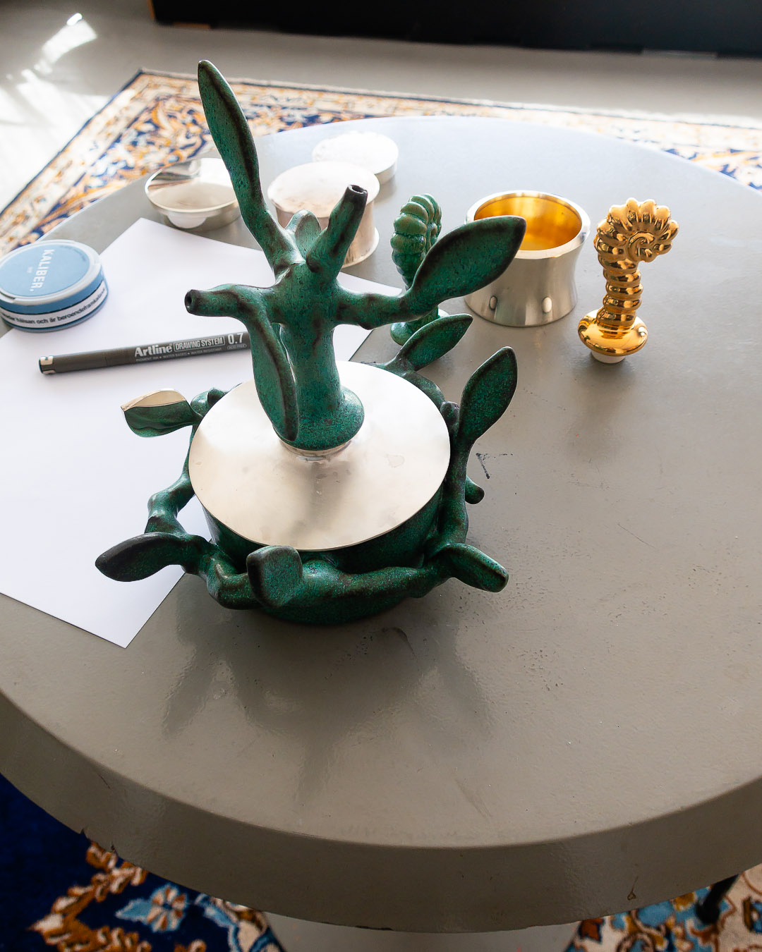 Konstverk 3, keramik Elna-Karin Helgesson, silver Karlheinz Sauer.