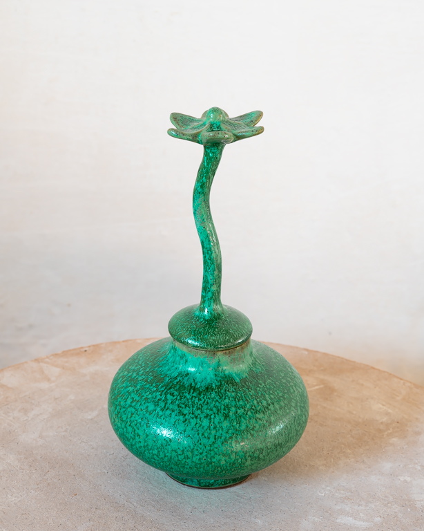 Burk - vas Liten blomma, keramik av Elna-Karin Helgesson