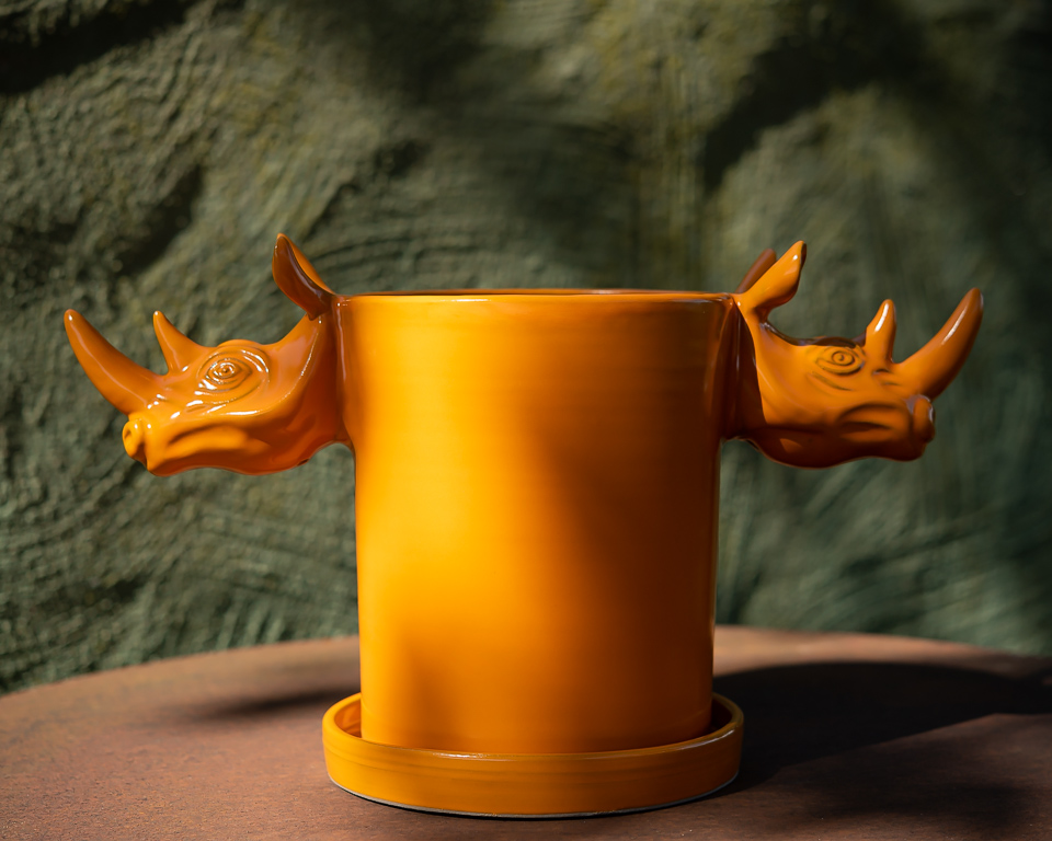 Cylinderkärl Noshörning, keramik av Elna-Karin Helgesson