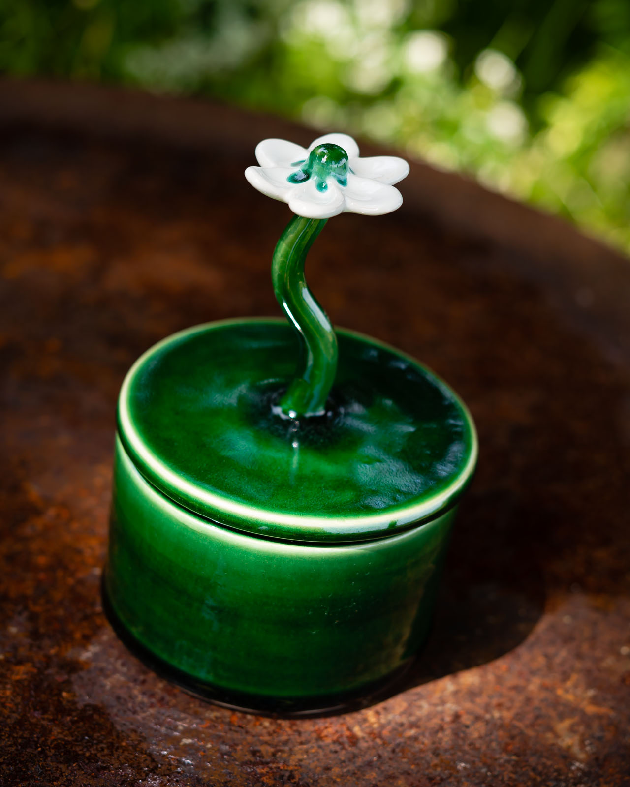 gron_burk_med_blomma_av_elna karin