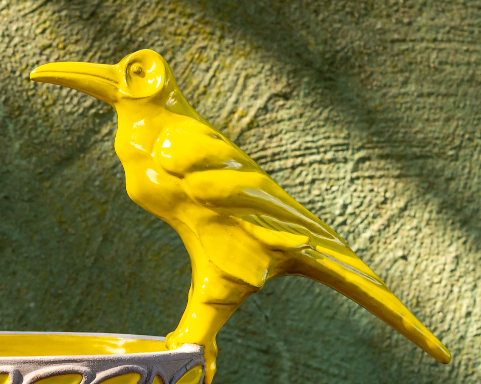 Gul råka på kärl, keramik av Elna-Karin Helgesson.