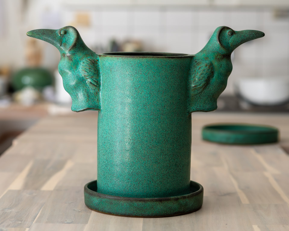 Kruka Råkor, keramik av Elna-Karin Helgesson