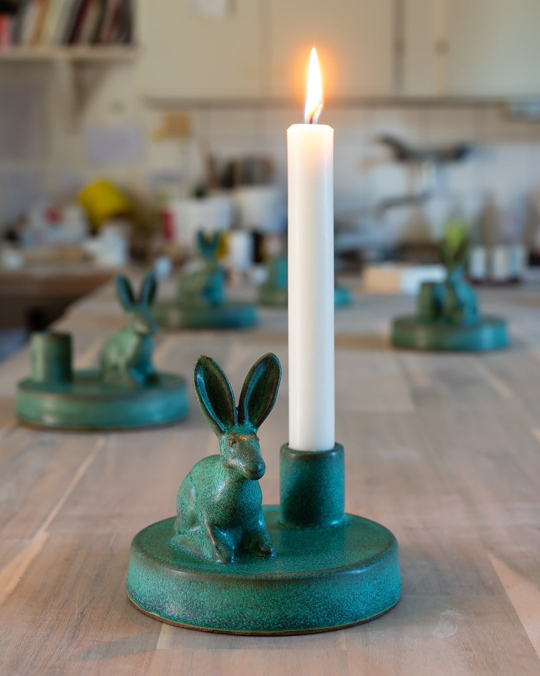 Ljusstake Hare, keramik av Elna-Karin på Form/Design Center.