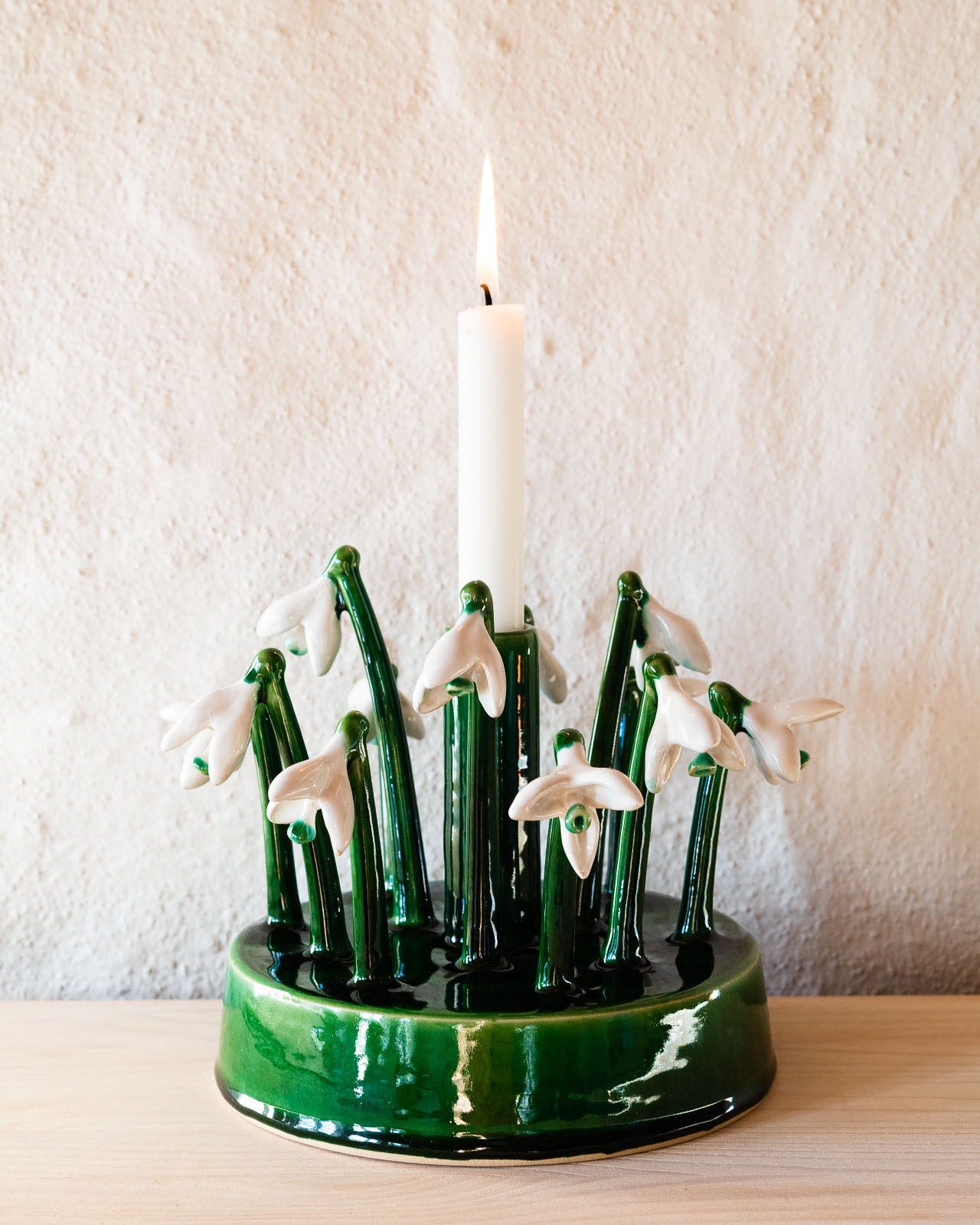 Ljusstake Snödroppar keramik av Elna-Karin.