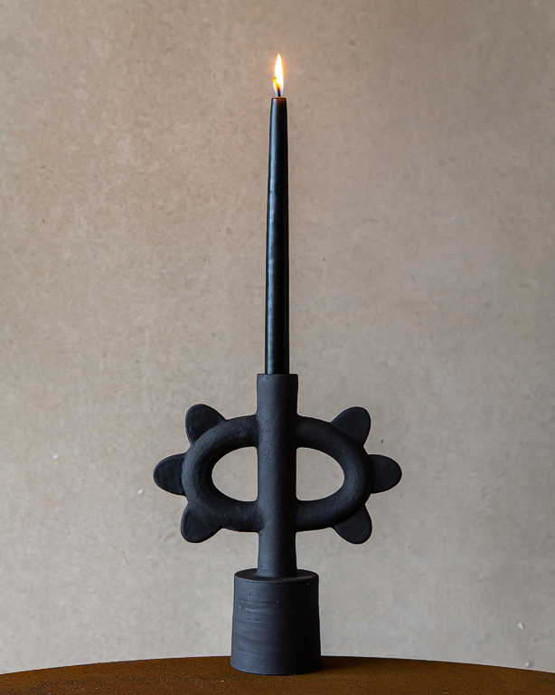 Ljusstake Solbåge, keramik av Elna-Karin Helgesson