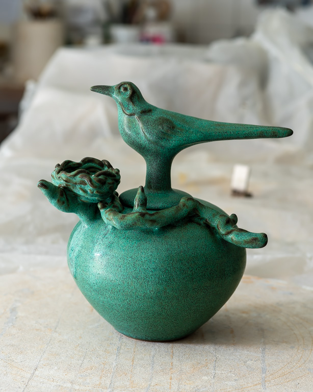 Vas Fågelbo, keramik av Elna-Karin Helgesson.