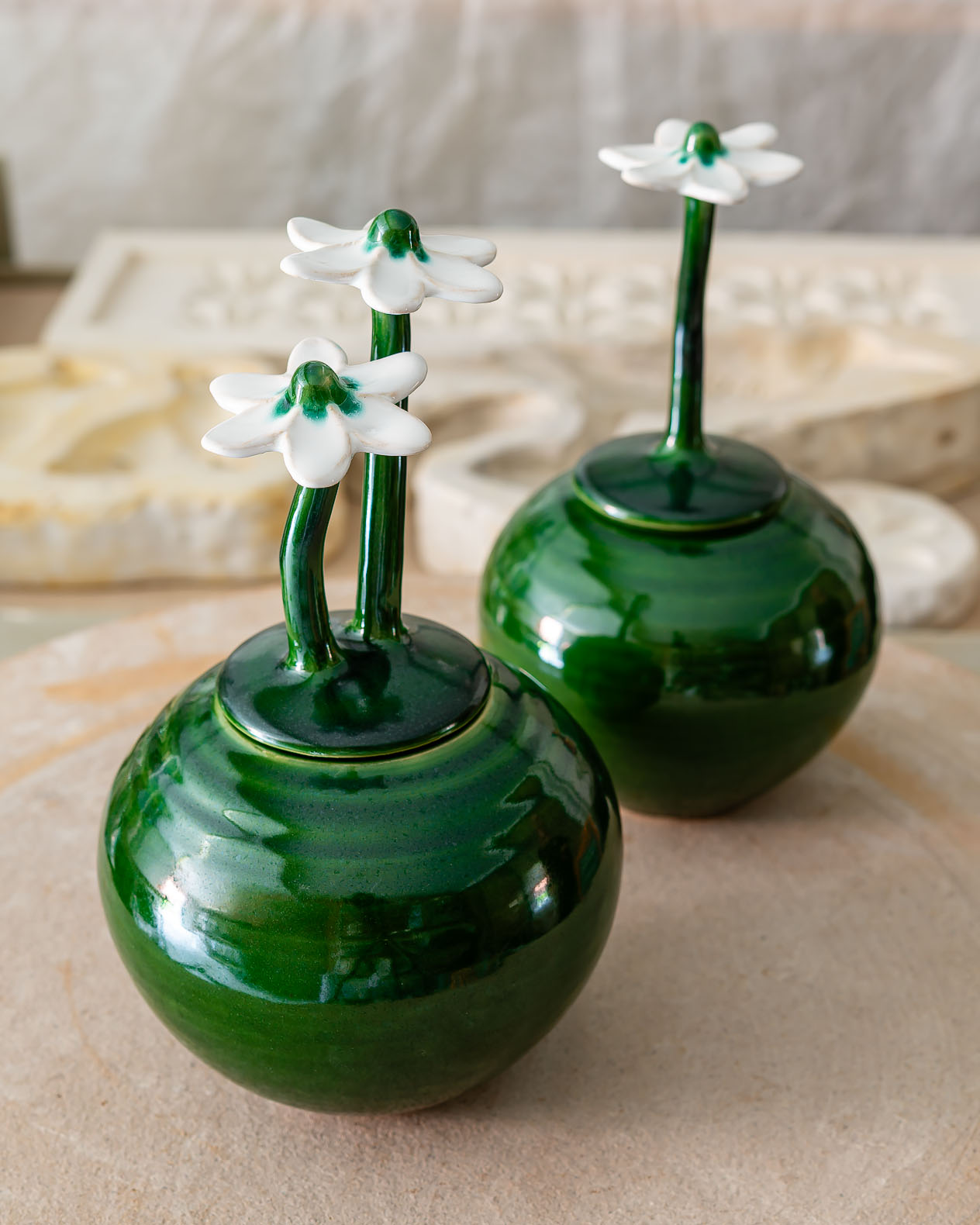 Vas Sommarblommor, keramik av Elna-Karin Helgesson