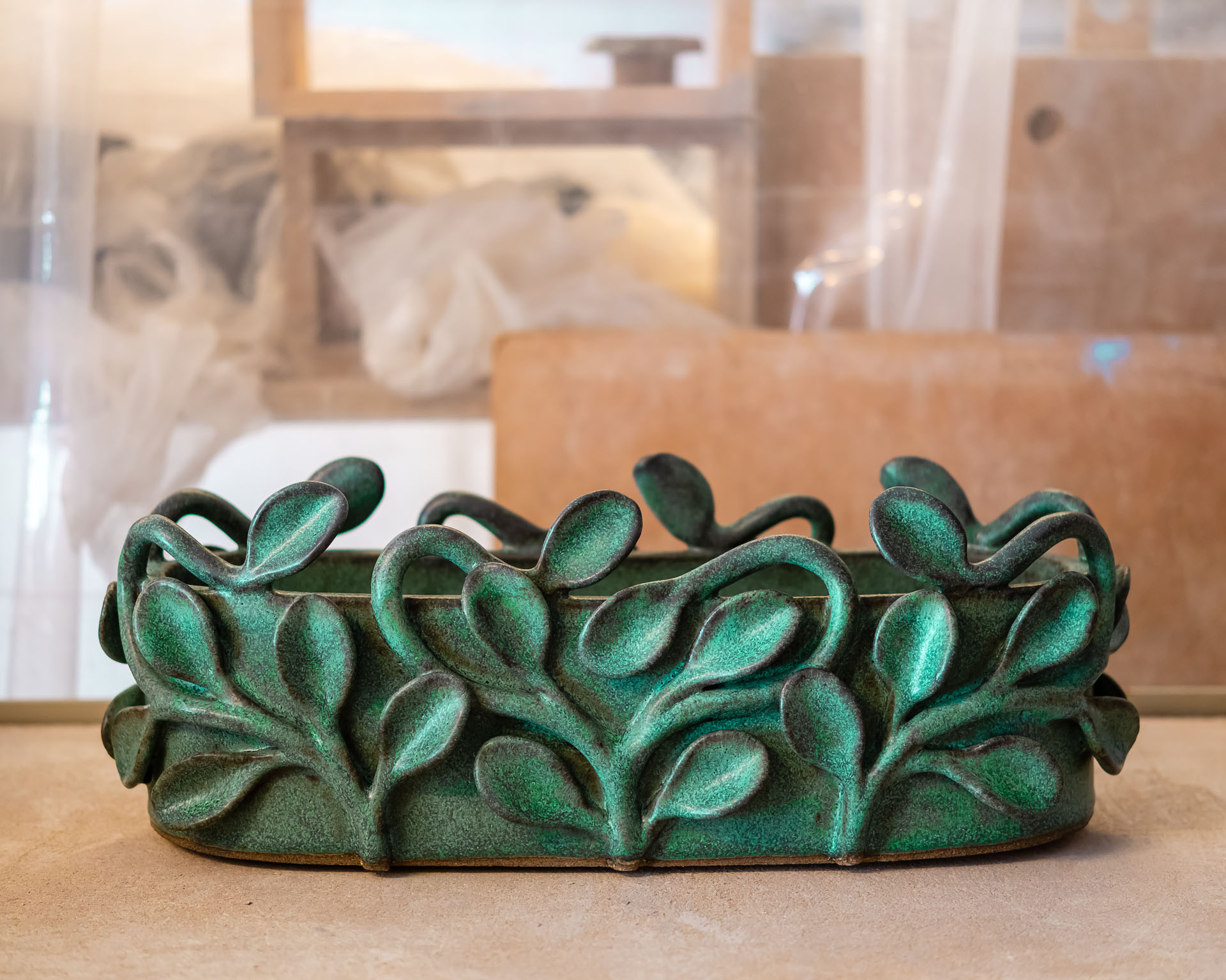 Växtkärl Bladverk av keramiker Elna-Karin Helgesson.