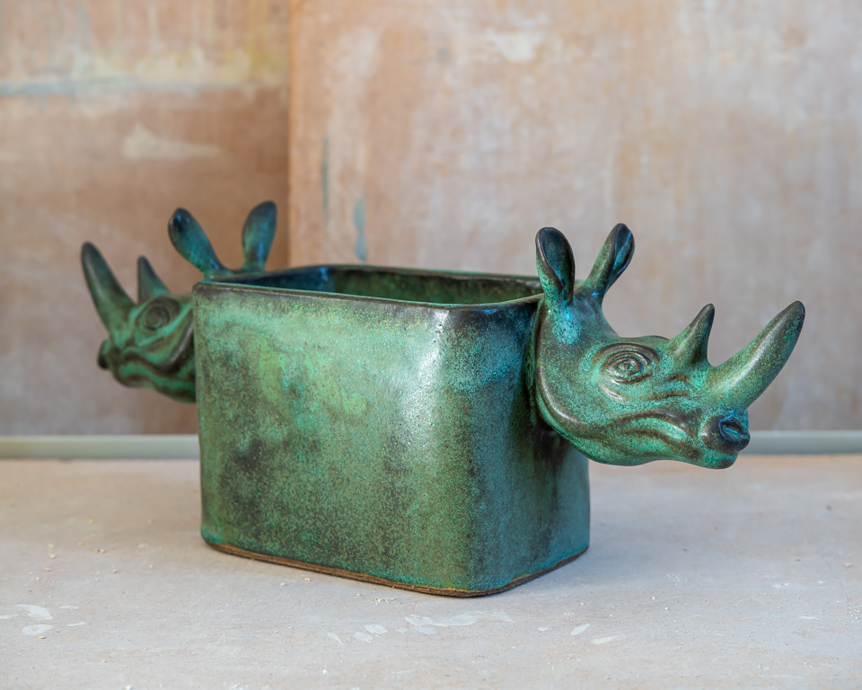 Växtkärl Noshörning, keramik av Elna-Karin Helgesson