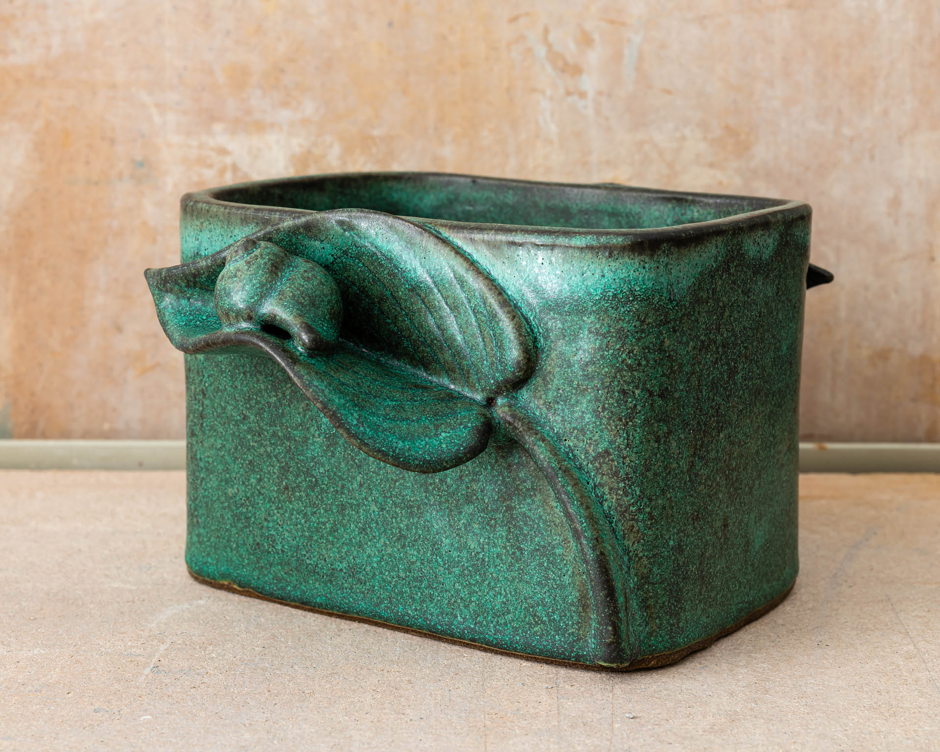 Växtkärl Snigel, keramik av Elna-Karin Helgesson